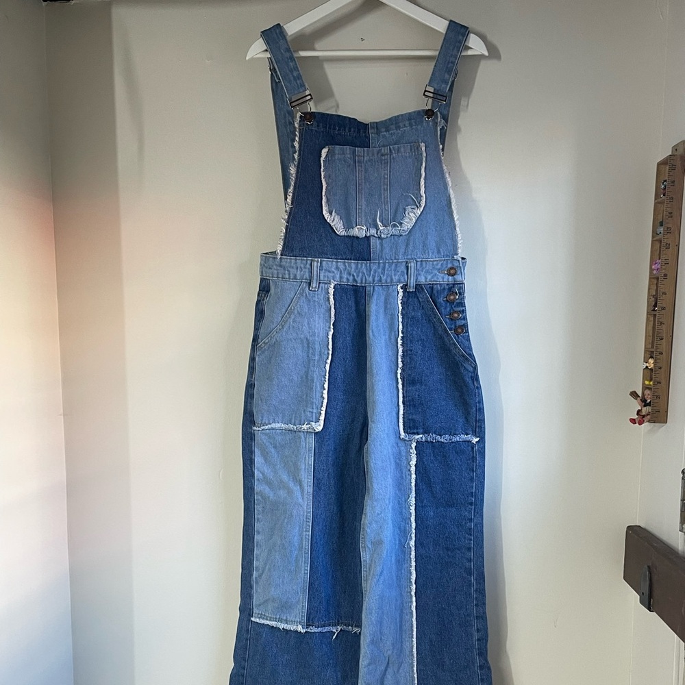 BNWOT M wide leg frayed edge overalls